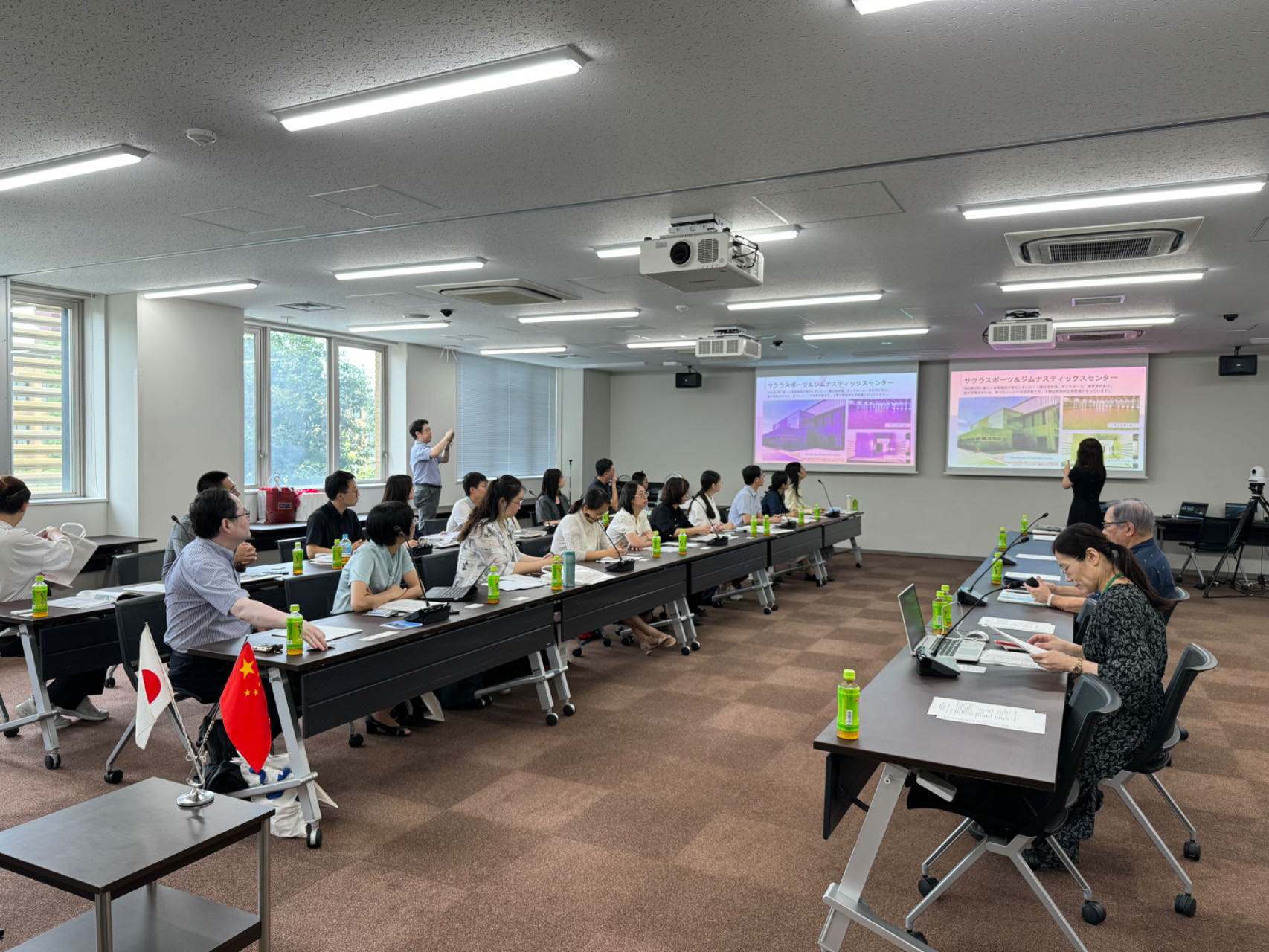 正规买球的网站师生与日本大学文理学部交流现场.jpg
