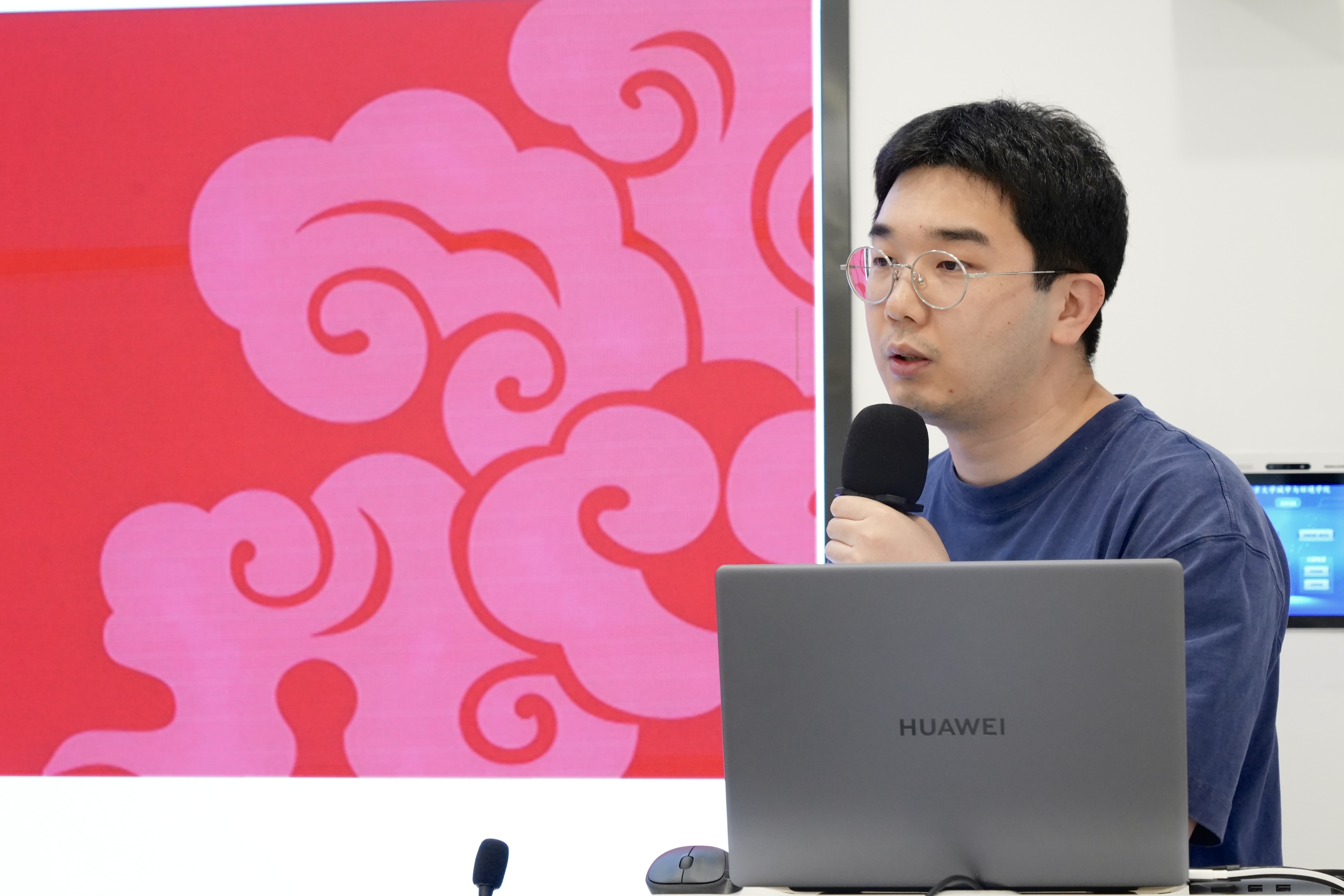 图5 张浩然介绍城市规划与设计学院学科与人才培养情况.jpg